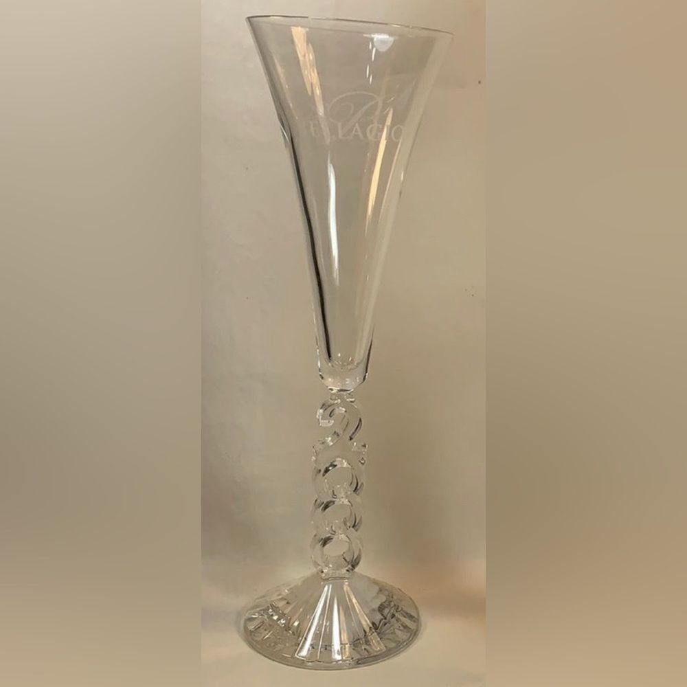 Bellagio Hotel Resort Casino 2000 Glass Crystal Champagne Flutes 8 Ounces Each